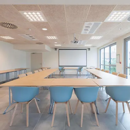 Ibis De Marsan Hotel 2*