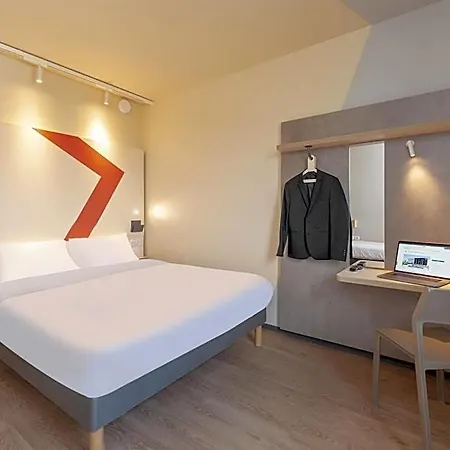 Ibis De Marsan 몽트드마르장